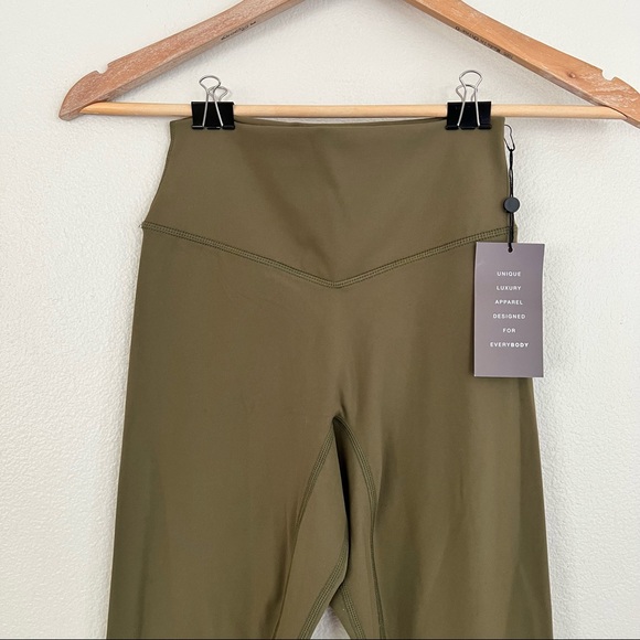 BALANCE ATHLETICA Cloud High Rise Leggings in Willow Green - Picture 7 of 9